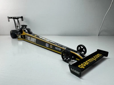 Auto World Tony Schumacher Autógrafo Firmado Auto Ejército de Estados Unidos 1/24 NHRA Dragster Foto 1 de 4