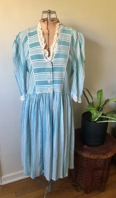 Vestido vintage a rayas azul aguamarina y blanco de lino años 40’s-50’s con ribete de encaje Foto 1 de 4