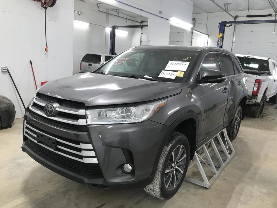 Used Front Left Seat Belt Front fits: 2017 Toyota Highlander bucket driver retra - Imagem 1 de 4