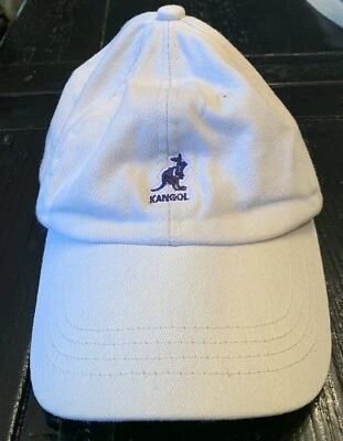 Gorra Kangol 6 paneles adulto blanca/blanca con logotipo con tirantes años 90 Y2K Foto 1 de 4