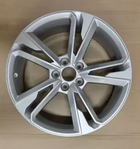 Cerchio in lega 83A601025M Audi Q3 7Jx 19 ET 43 originale NUOVO - Foto 1 di 5