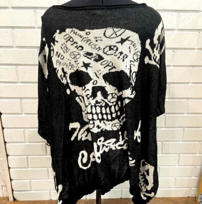 Poncho mediano Love Culture Confusion Of The Society B/N Punk Goth Skull  Foto 1 de 4