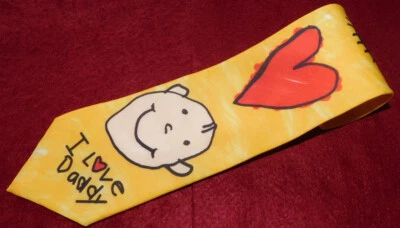 CORBATA DE POLIÉSTER CON MOTIVO DE PAPÁ ME ENCANTA RALPH MARLIN AMARILLA/ROJA - CORBATAS DE DISEÑADOR. Foto 1 de 3