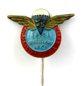 Raro distintivo spilla campionato mondiale di paracadutismo Bratislava 1958 - Foto 1 di 5
