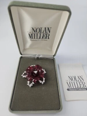 Broche prendedor flor castillo francés colección glamour Nolan Miller Foto 1 de 4