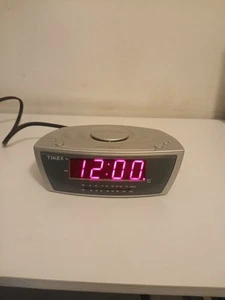TIMEX T226S Sound Chamber Alarm Clock Radio AM/FM Large Display - Picture 1 of 9