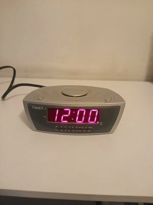 TIMEX T226S Sound Chamber Alarm Clock Radio AM/FM Large Display  - Image 1 of 4
