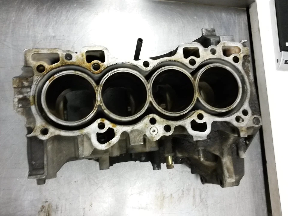 Engine Cylinder Block For 99-00 Honda Civic  1.6 - Image 1 of 4
