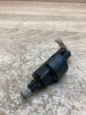 09132299 09175185  Brake pedal sensor switch Fits for Opel Astra G - Image 1 of 4