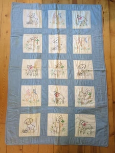 Trapuntino trapuntato e ricamato a mano bambino vintage anni '50 51" x 35" blu - Foto 1 di 8