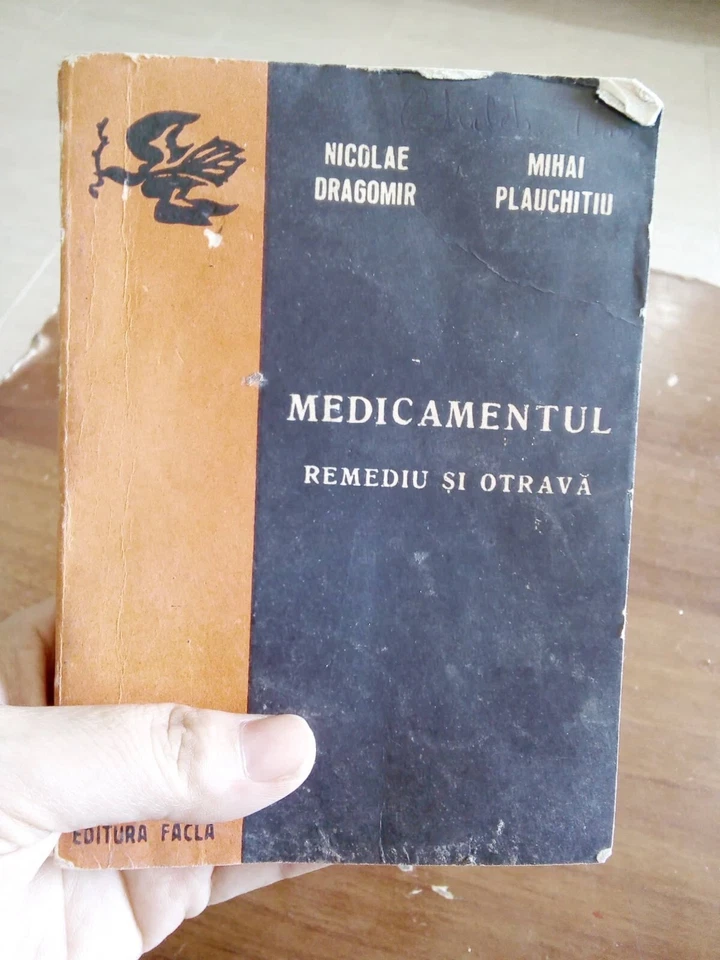 1978 Vintage Book (Medicamentul Remediu Si Otrava) By Nicolae Dragomir & Mihai - Image 1 of 4