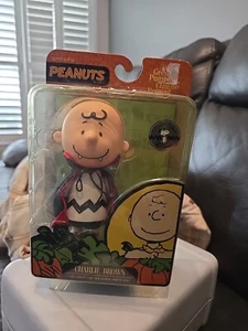 Peanuts Charlie Brown as the Halloween Vampire Figurine Set 60th Anniversary Ed. - Picture 1 of 3