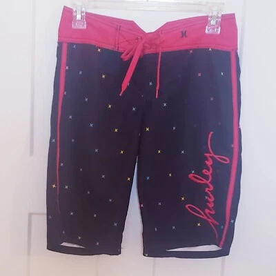 女式 Hurley 棋板短裤黑色带红色条纹口音和彩虹 H 标志尺寸 0 — 第 1/4 张图片