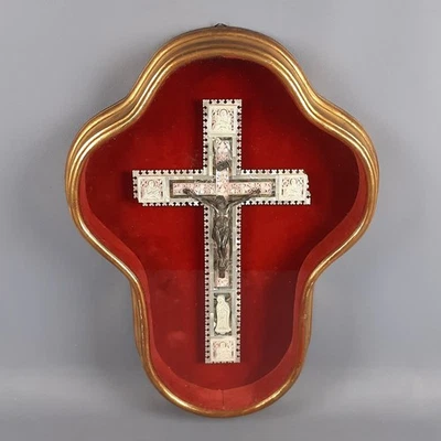 Antica Teca Con Crocifisso In Madreperla E Metallo Argentato Teca Legno XX Sec. - Immagine 1 di 4