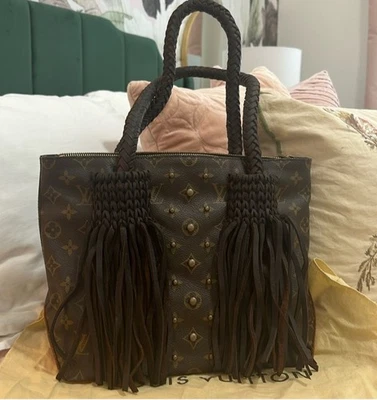 Bolso de Mano Vintage Boho Louis Vuitton con Flecos. ¡Perfecto estado! Foto 1 de 4