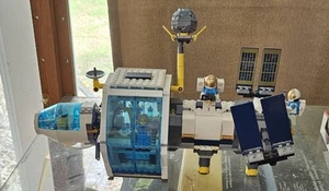 LEGO CITY 60349 LUNAR SPACE STATION - Picture 1 of 1