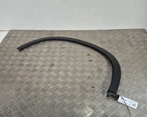 Suzuki Vitara 2015-2024 Kunststoff Bogenverkleidung (hinten Fahrerseite)  - Bild 1 von 5