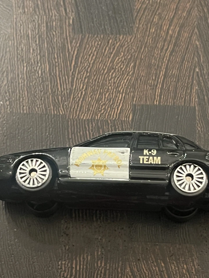 Maisto 1/64 Ford Crown Victoria Police Interceptor -  (Black Highway Patrol) - Image 1 of 4