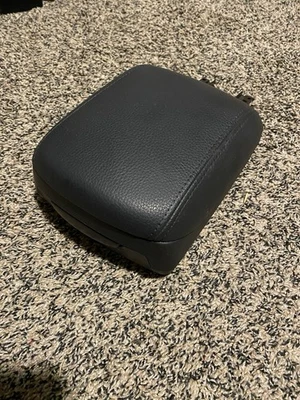 04-07 VOLVO S40 V50 CONSOLA CENTRAL NEGRA REPOSABRAZOS CUERO Foto 1 de 4