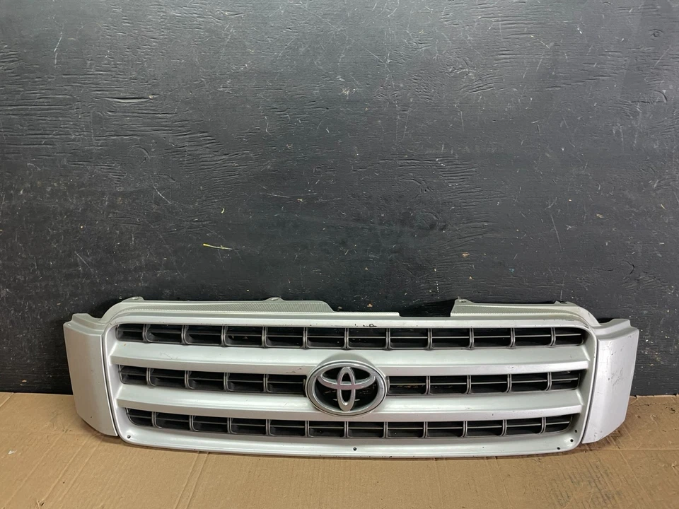 Parrilla superior delantera Toyota Highlander 2001 a 2003 con emblema OEM T3895 DG Foto 1 de 4