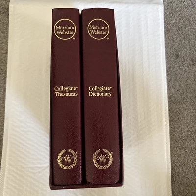 Merriam-Webster's Collegiate Dictionary And Thesaurus Gift Edition Foto 1 de 4