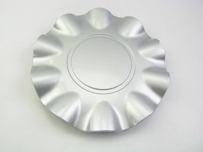 NUEVO - Tapa central de rueda 12499 sin caja para 97-99 Chrysler Sebring PLATA 6-1/2" Foto 1 de 3