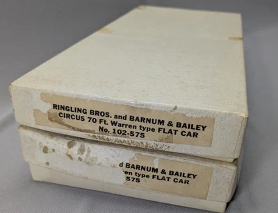 HO scale pair of RINGLING BROS. and BARNUM & BAILEY Circus 70' Flat Car Kit - Image 1 of 4