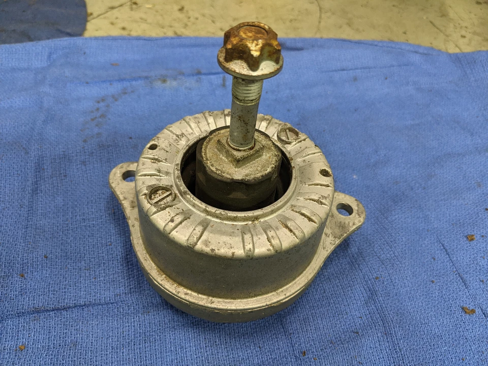 Porsche Boxster / Cayman genuine transmission mount 98637504902 - Image 1 of 1