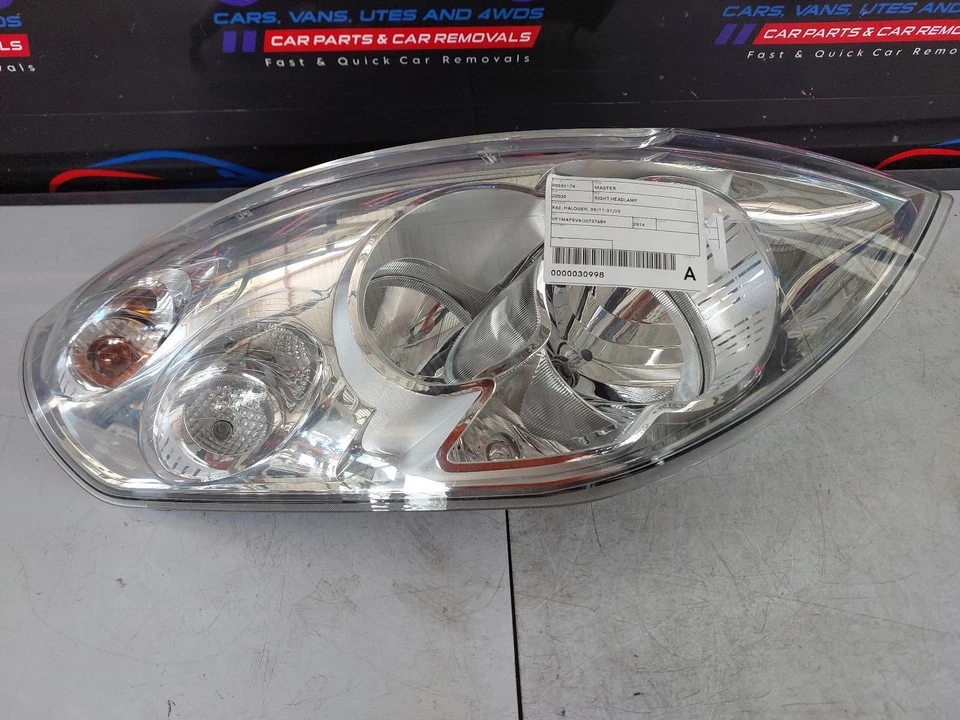 RENAULT MASTER 2011-2020 RIGHT HEADLAMP Van  - image 1 of 4