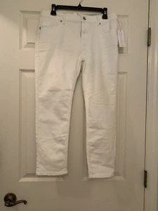 Liz Claiborne White Classic Fit Petite Jeans 12P - Picture 1 of 4