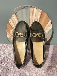 Calvin Klein Women’s Black Pebbled Leather Driving Loafers Chain Accent Size 8 - Picture 1 of 8