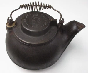 WAGNER WARE Sidney Ohio USA Heavy Cast Iron Tea Pot Kettle Wire Handle VTG - Picture 1 of 15