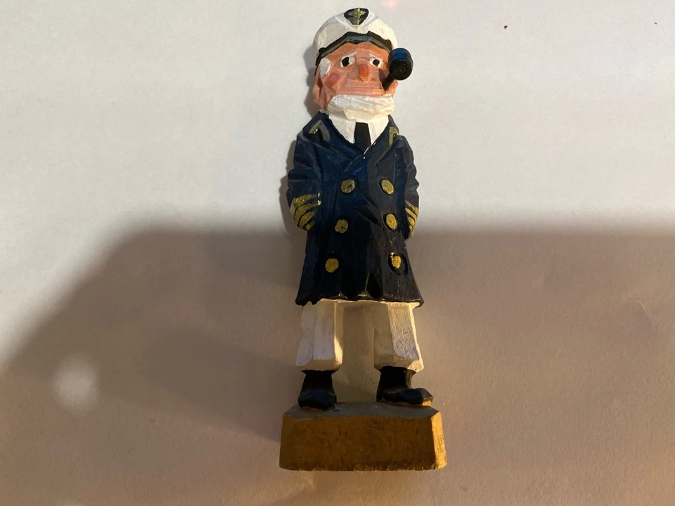 VINTAGE 4-1/2" HAND CARVED WOODEN SEA CAPTAIN / SAILOR with PIPE - Image 1 of 1