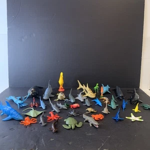 Lote de 40 figuras de vida marina juguete animales oceánicos tiburón ballena raya tortuga cangrejo - Imagen 1 de 15