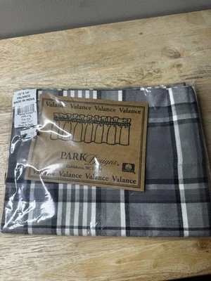 Cenefa de ventana Park Designs gris, blanco a cuadros sin forro 72"x14" Foto 1 de 3