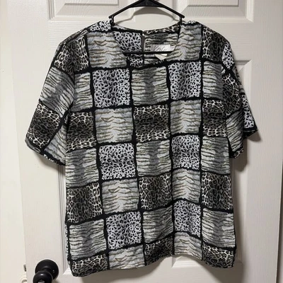 Kathy Che Women's Animal Print Blouse Shoulder Pads - Image 1 of 3