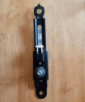 Pontiac Vibe 2009 2010 hatchback cinturón de seguridad delantero ajustador de altura OEM Foto 1 de 4