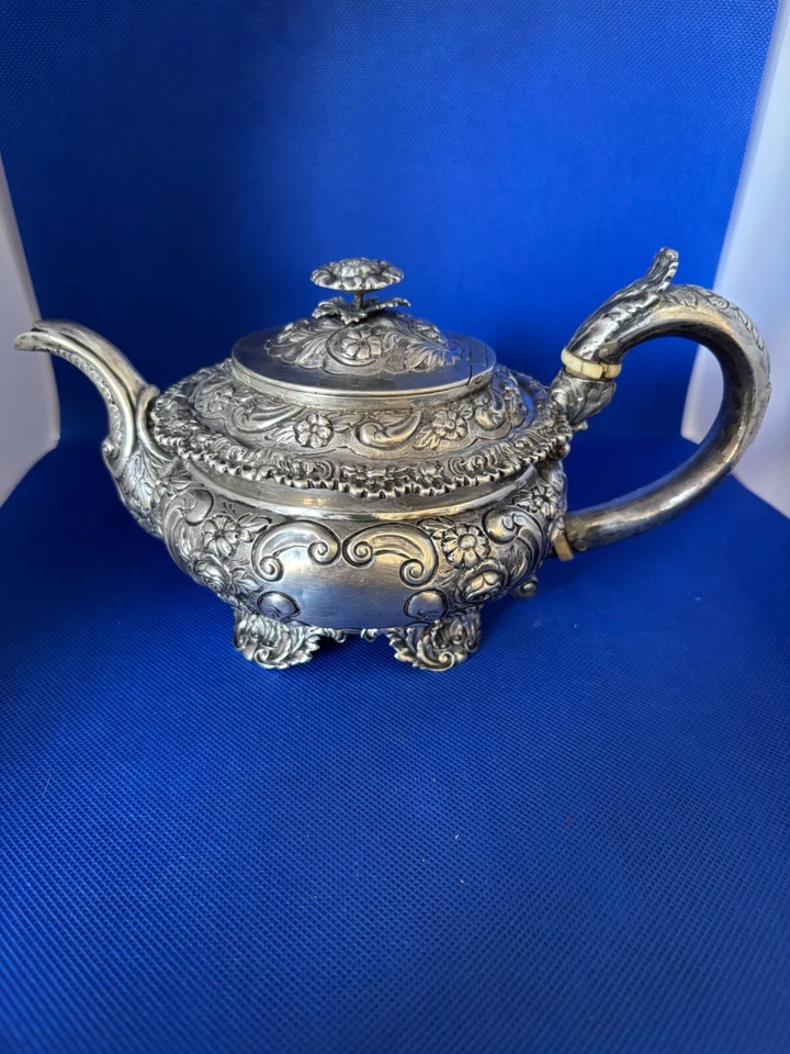 Tetera eduardiana antigua de plata de ley Foto 1 de 4