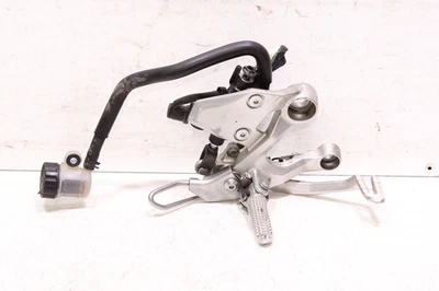 JUEGO TRASERO DERECHO YAMAHA FZ09 14-16 JUEGO ESTRIBA CONDUCTOR REPOSAPIÉS TOPE Foto 1 de 4