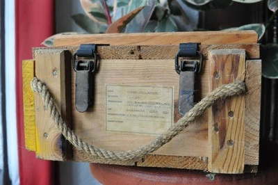 Caisse à munitions militaire en bois - Photo 1/4