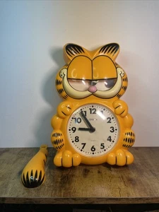 Vtg GARFIELD Wall Clock Sunbeam Pendulum Tail Moving Eyes 1978 1981 WORKS - Picture 1 of 10