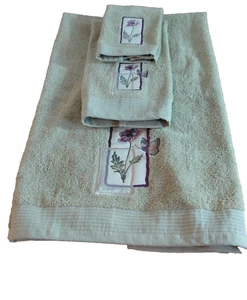 J C Penny Badetuch Set. Hellgrün. Waschlappen, Handtuch, Badetuch. - Bild 1 von 5