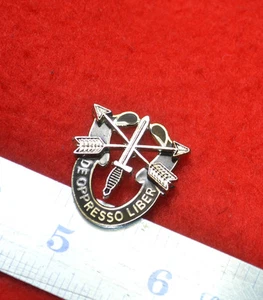 PIN LABIAL KILLER ELITE FUERZAS ESPECIALES LEMA CRESTA 1": SFG DE OPPRESSO LIBER PIN - Imagen 1 de 9