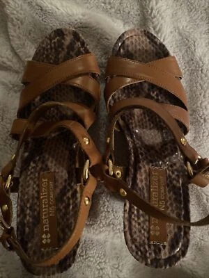 Sandalias de cuña Naturalizer N5 Comfort Robyn de cuero marrón para mujer talla 6” Foto 1 de 4