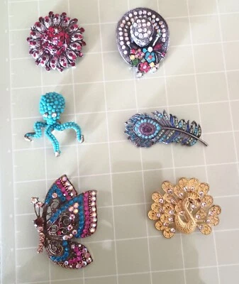 Assorted Pin Brooch, and pendant, costume jewelry - Image 1 of 4