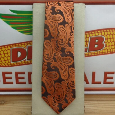 MARCA Q "Tie & Pocket Square" Foto 1 de 3