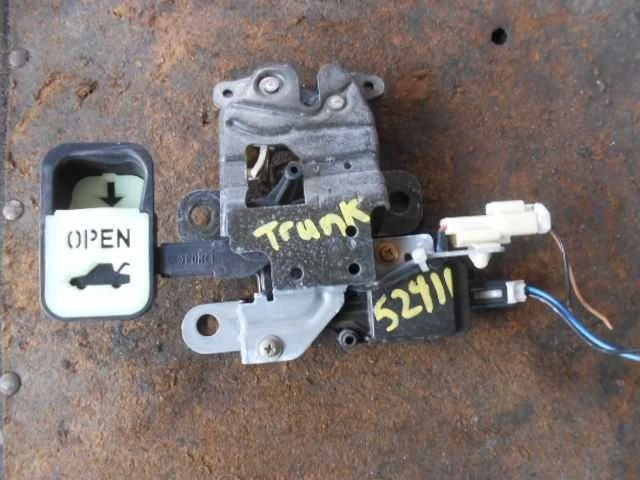 Cierre trasero maletero Mazda RX8 2004 Foto 1 de 4