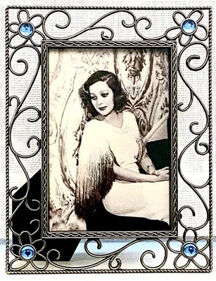 Pergamino de metal plateado Ashleigh Manor con esquinas florales con cuentas azules 4x6 marco de fotos Foto 1 de 4