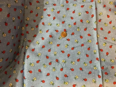 Marcus Brothers Faye Burgos Ladybugs margarita en tela de algodón azul 1 yarda Foto 1 de 2