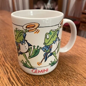 Taza de café vintage Gemini Dancing Frogs - Imagen 1 de 5